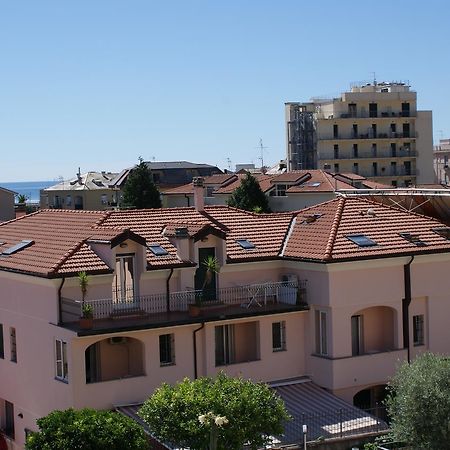 Hotel Residence Mirafiori Лоано Екстер'єр фото