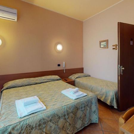 Hotel Residence Mirafiori Лоано Екстер'єр фото