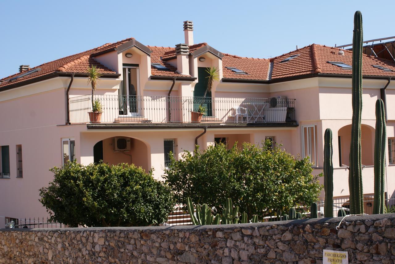 Hotel Residence Mirafiori Лоано Екстер'єр фото