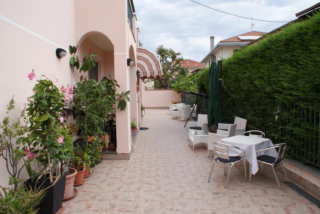 Hotel Residence Mirafiori Лоано Екстер'єр фото
