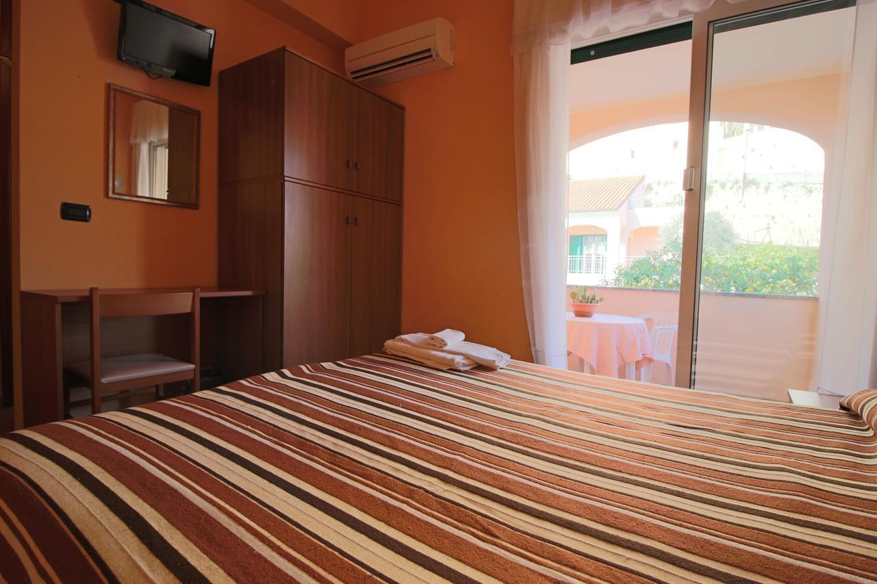 Hotel Residence Mirafiori Лоано Екстер'єр фото