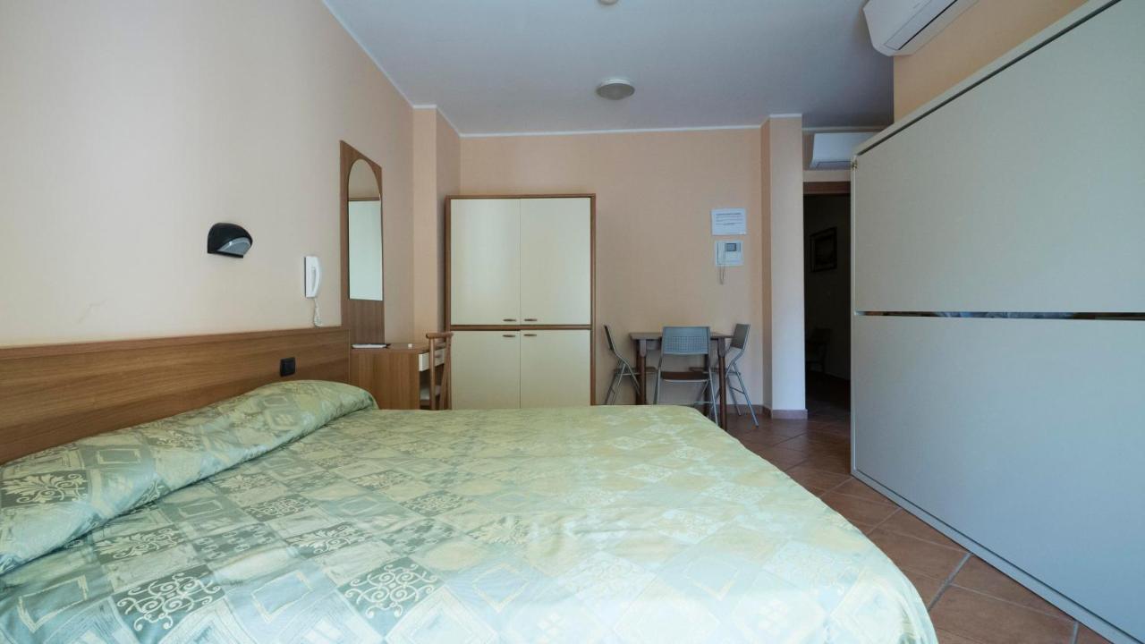 Hotel Residence Mirafiori Лоано Екстер'єр фото