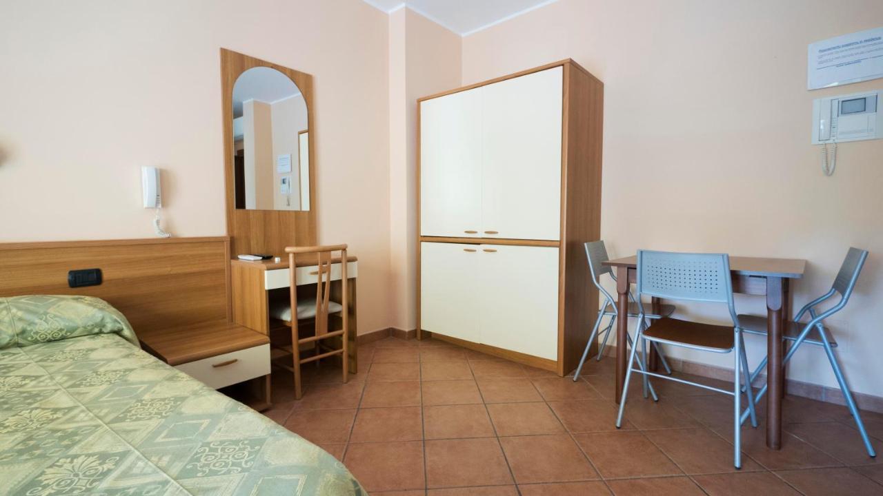 Hotel Residence Mirafiori Лоано Екстер'єр фото