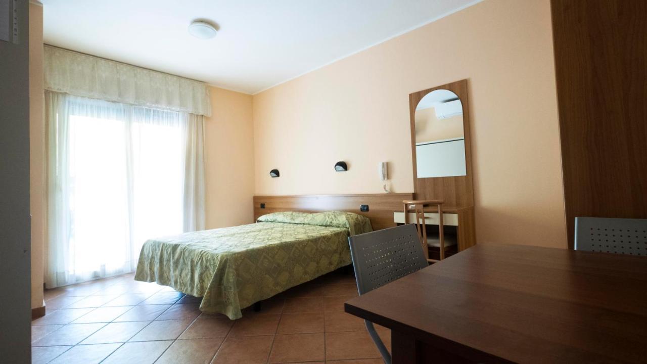 Hotel Residence Mirafiori Лоано Екстер'єр фото