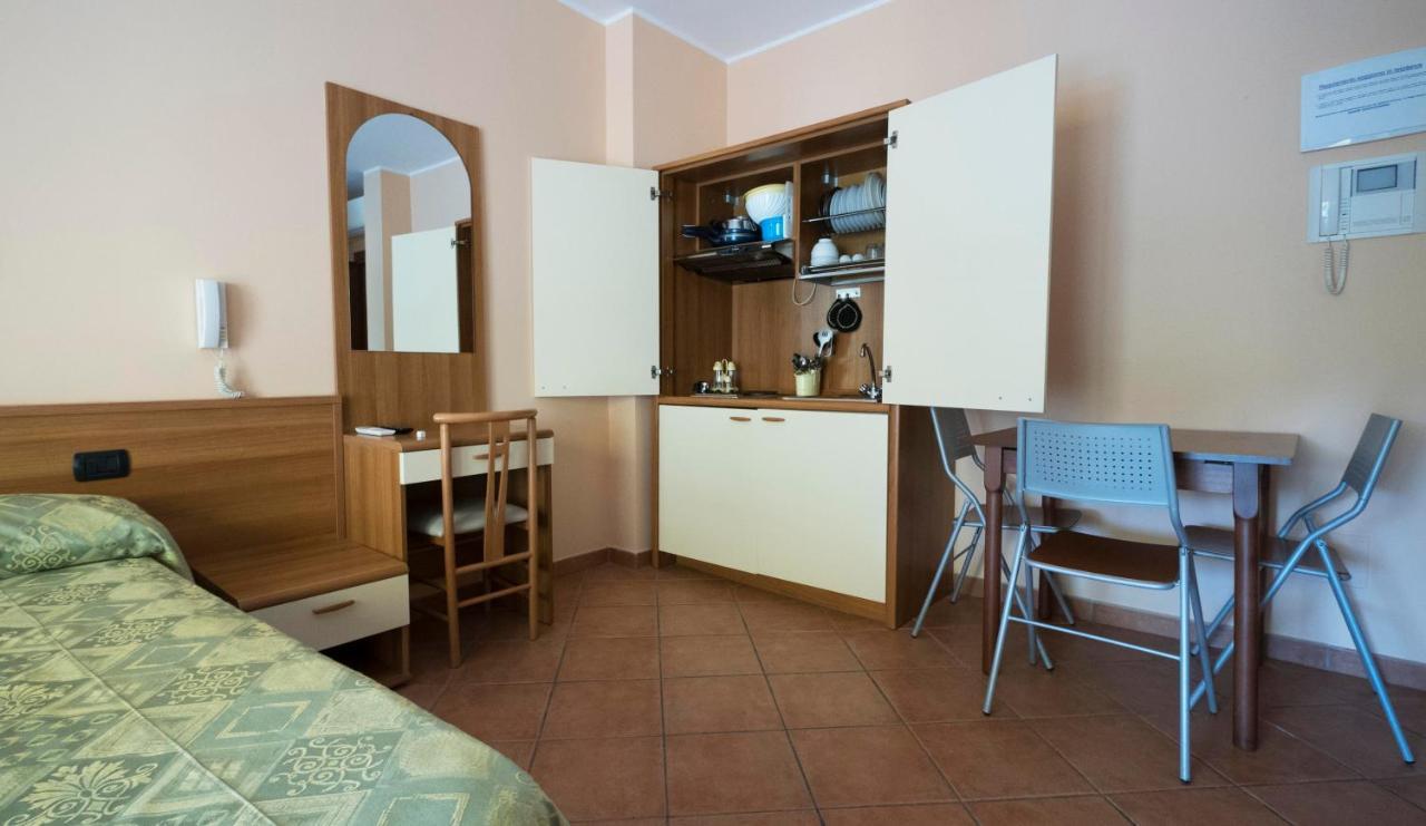 Hotel Residence Mirafiori Лоано Екстер'єр фото