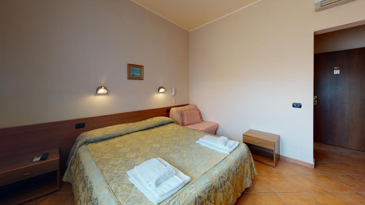 Hotel Residence Mirafiori Лоано Екстер'єр фото