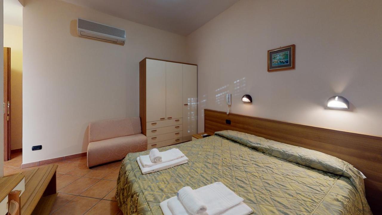 Hotel Residence Mirafiori Лоано Екстер'єр фото
